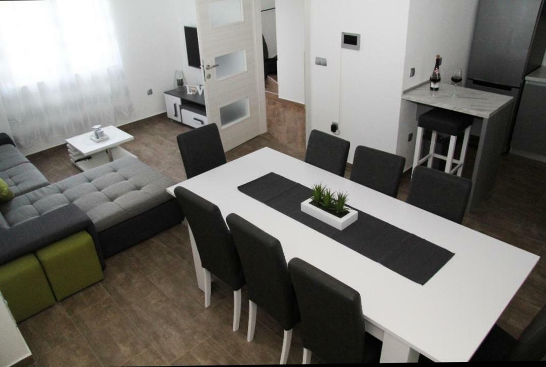 Apartman Ivana Biograd Na Moru Exterior foto